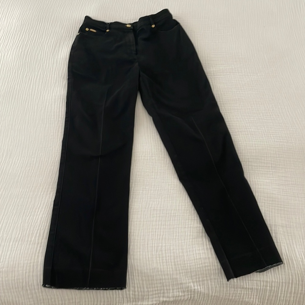 Saint John Sport black denim jeans w/ gold hardware. EUC 6 👀Pics for details